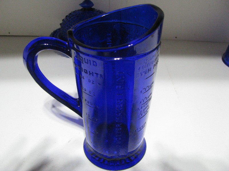 Vintage Cobalt Blue Glass 32 oz 1-Quart Measuring Pitcher