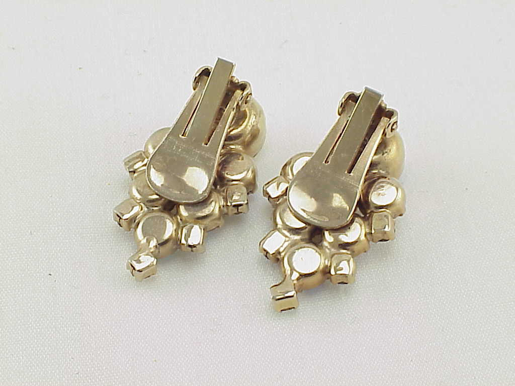 Vintage Aurora Borealis Rhinestone Clip Earrings
