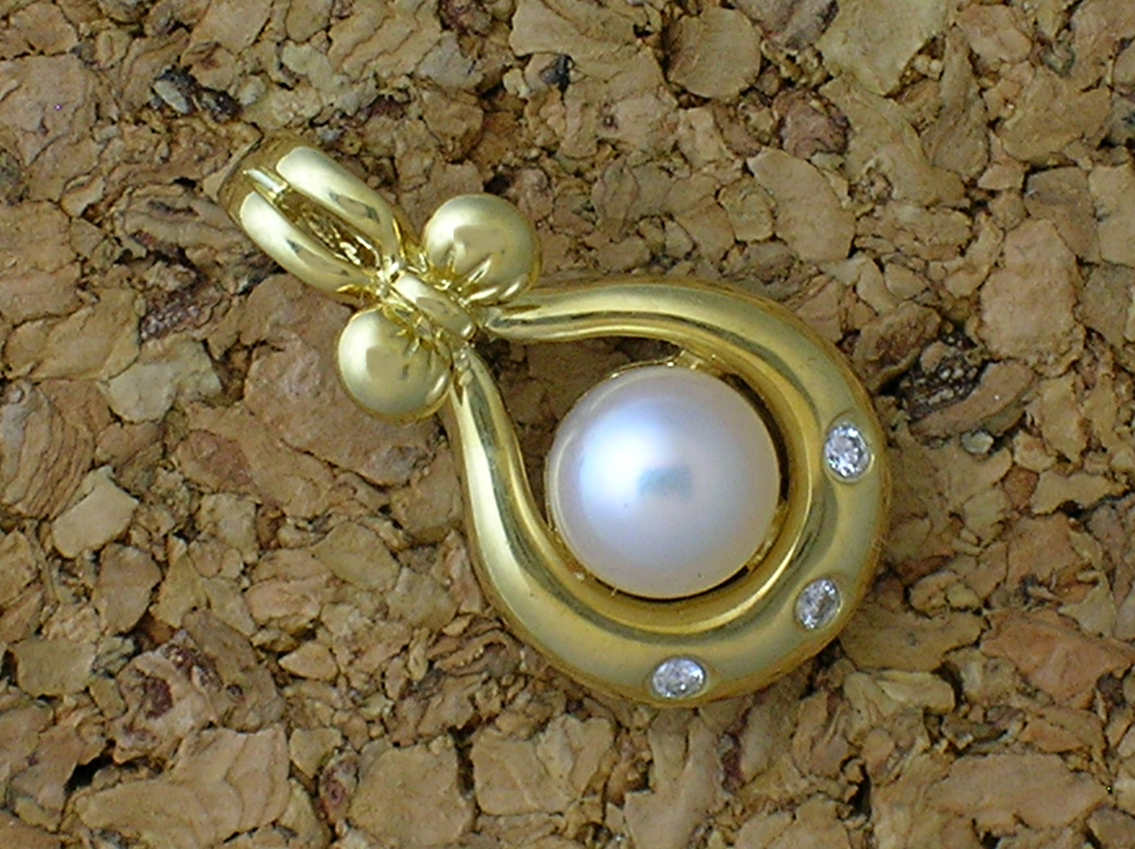 14K Gold Diamond 6mm Cultured Pearl Pendant