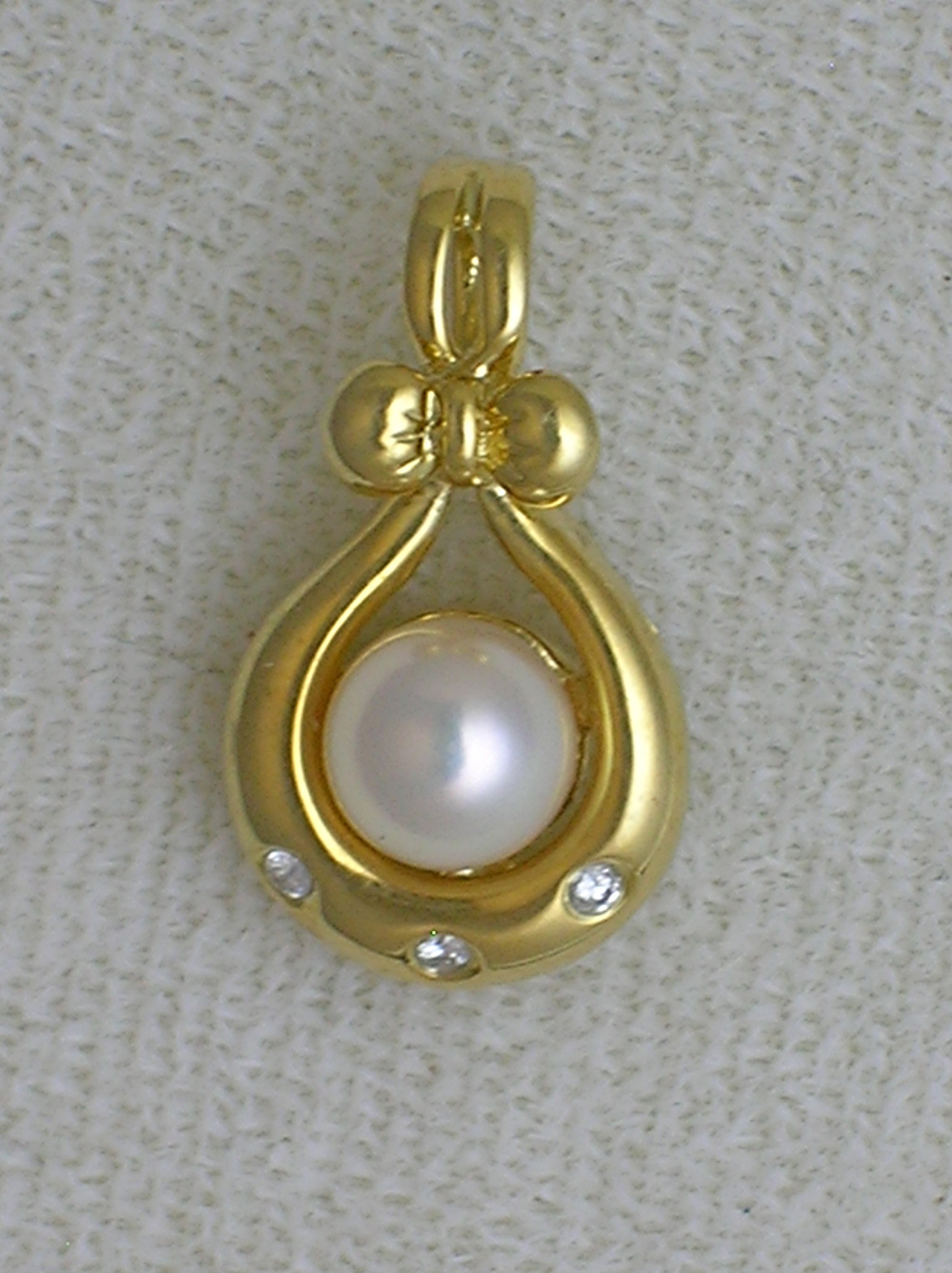 14K Gold Diamond 6mm Cultured Pearl Pendant