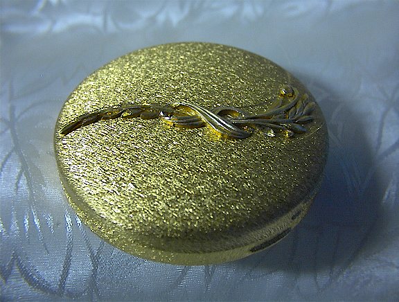 Compact Goldtone DU BARRY USA