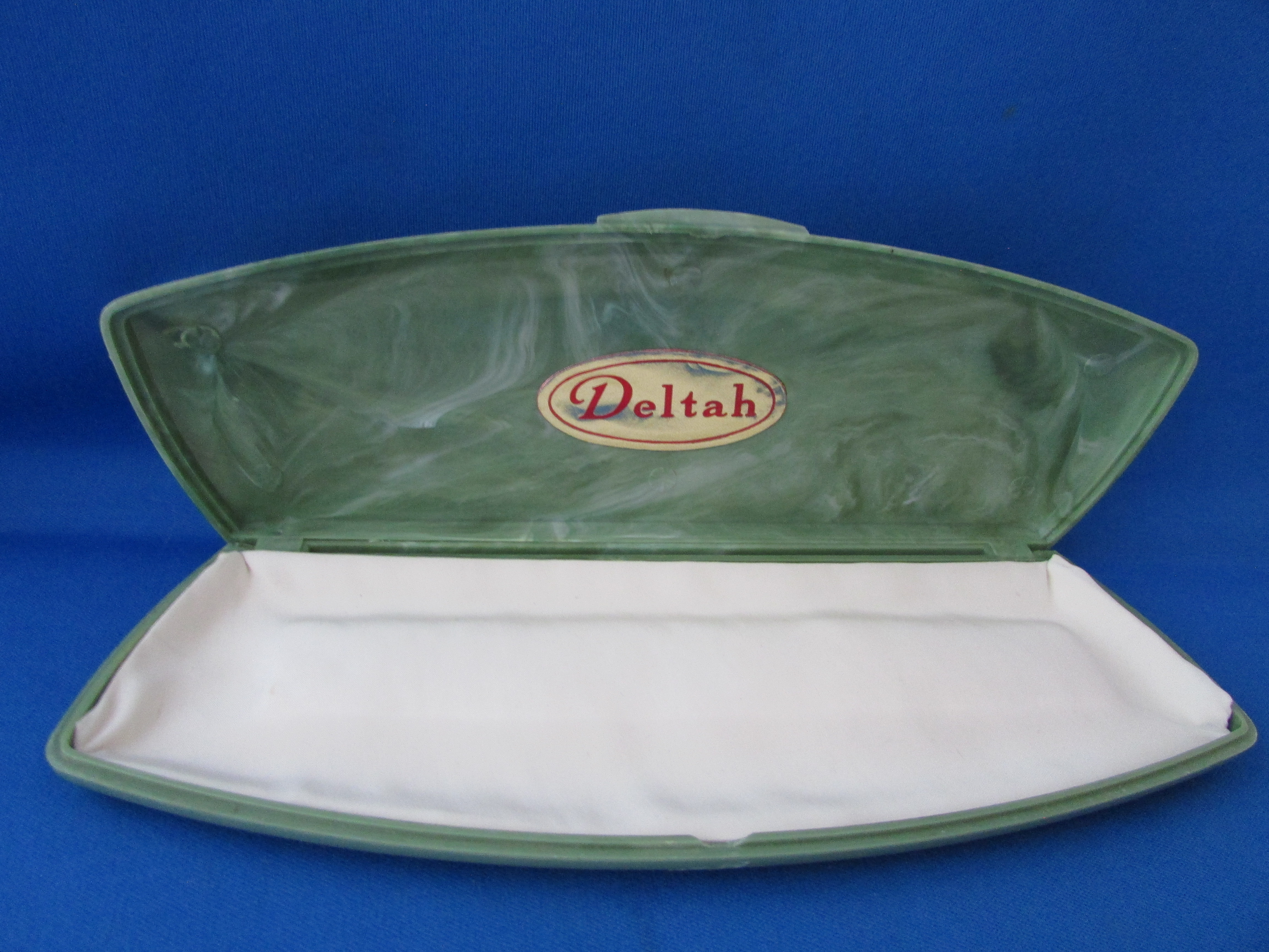 Deltah Celluloid Necklace Case