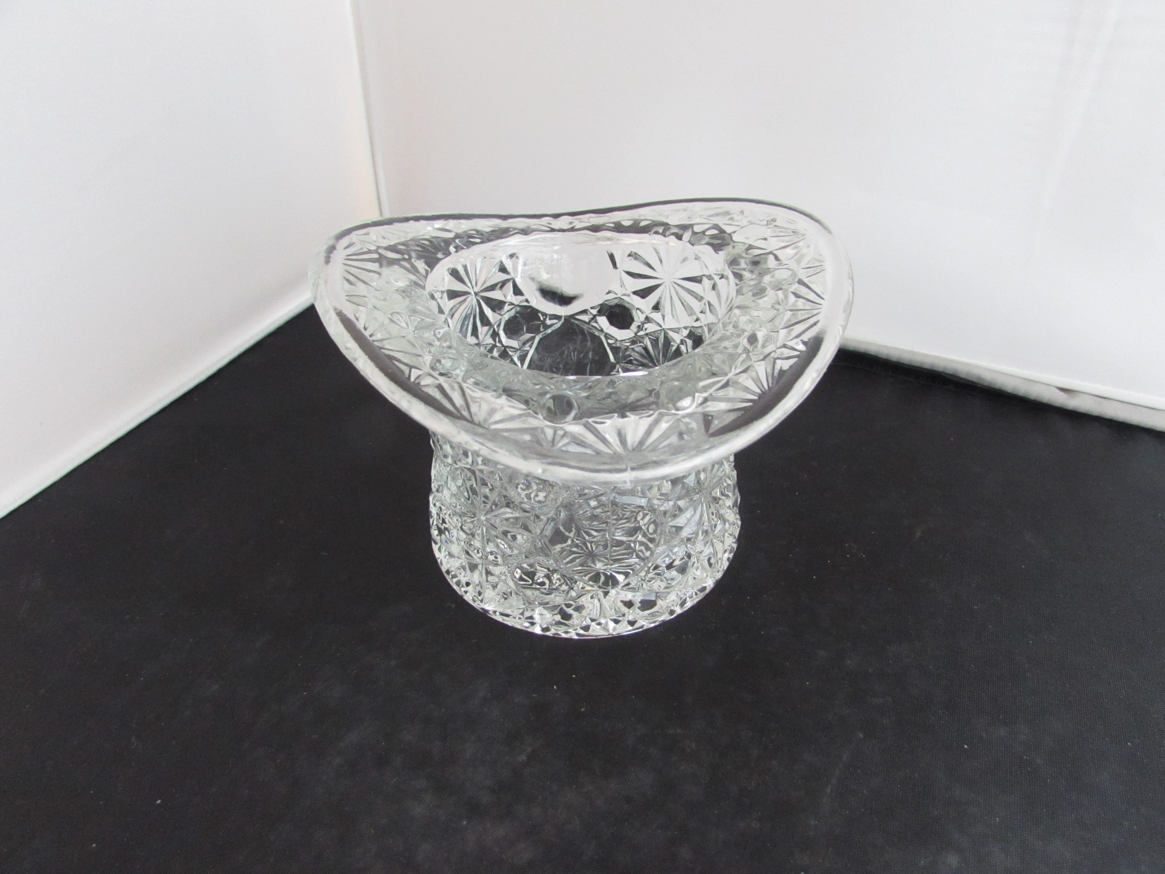 Fenton Daisy and Button Glass Top Hat