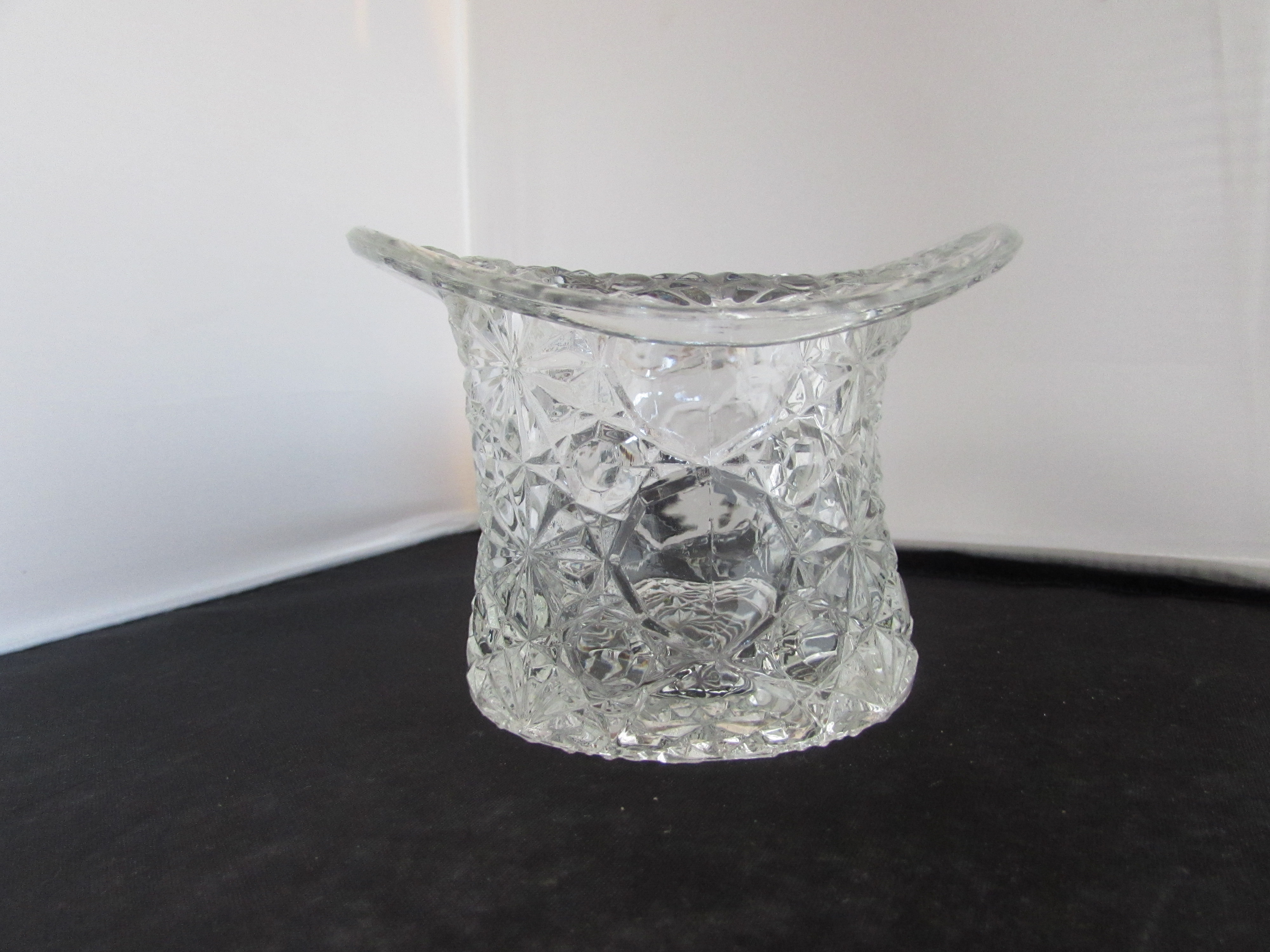 Fenton Daisy and Button Glass Top Hat