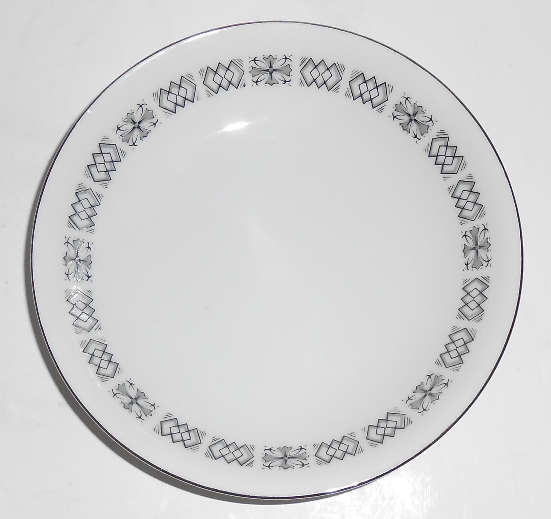 Seyei Fine China Japan Porcelain Black Geometric Fruit