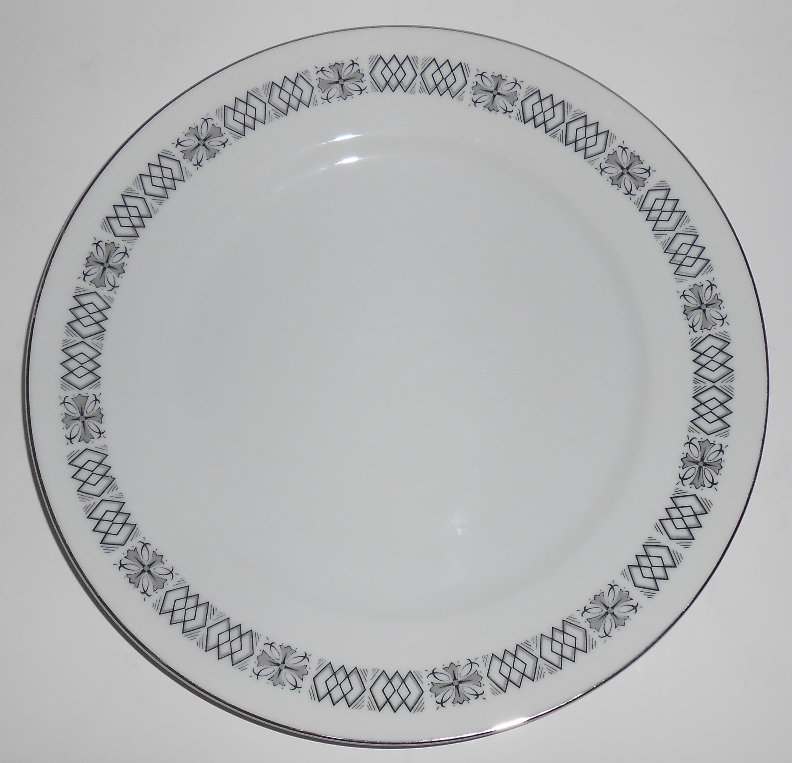 Seyei Fine China Japan Porcelain Black Geometric Dinner
