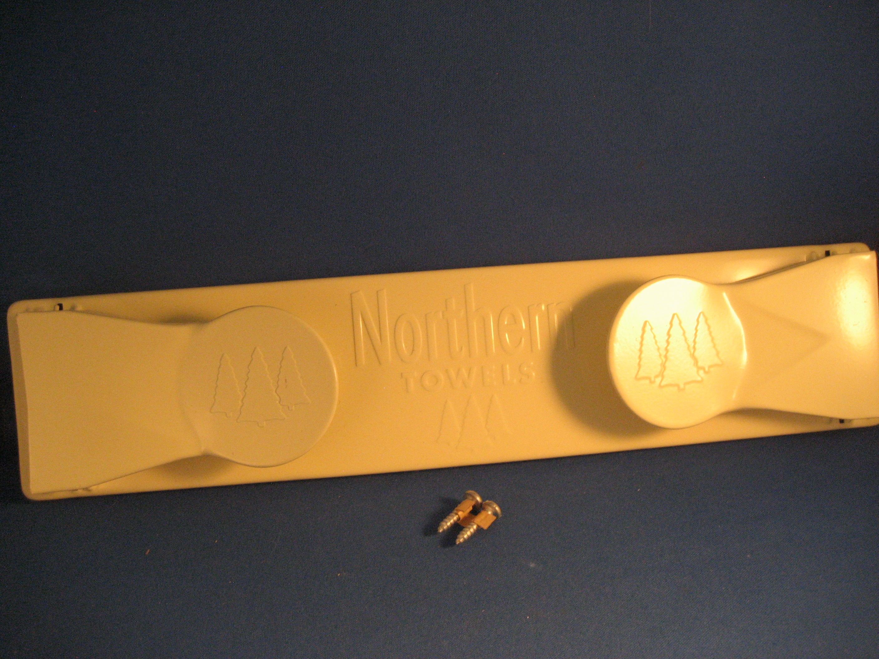 Metal Northern Towel Holder
