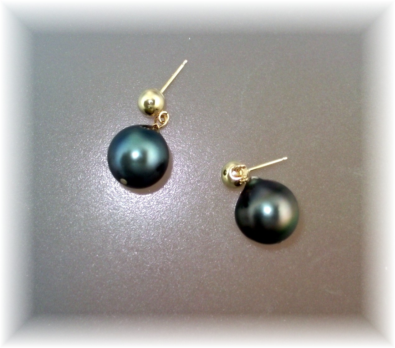 Earrings 14K Yellow Gold Tahitian Pearl Earrings Pierce