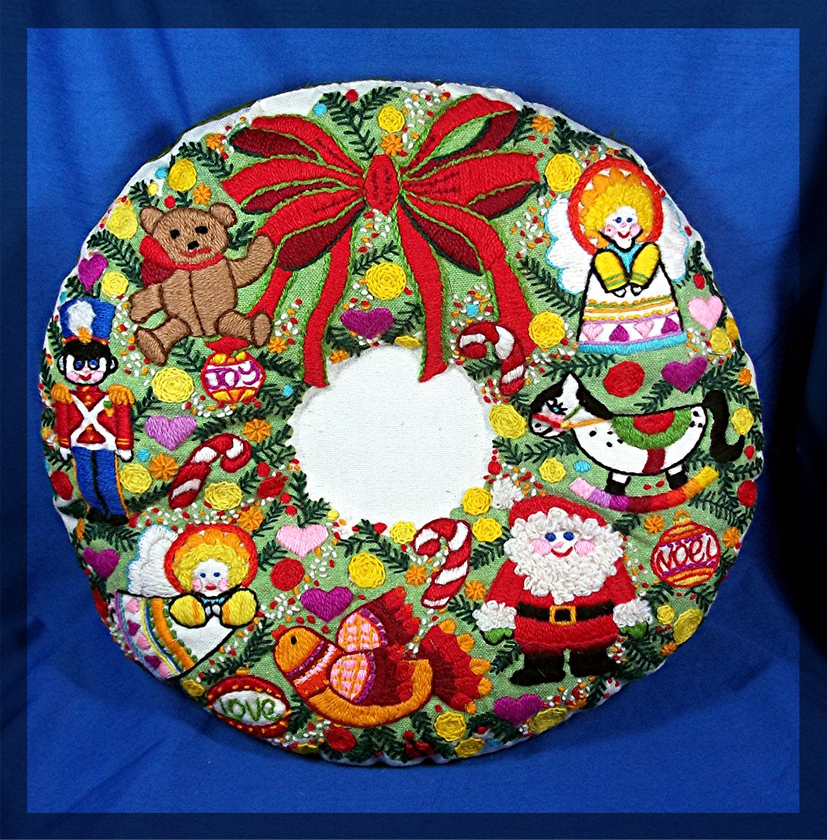 Christmas Wool Ebroidered Round Wreath  Pillow