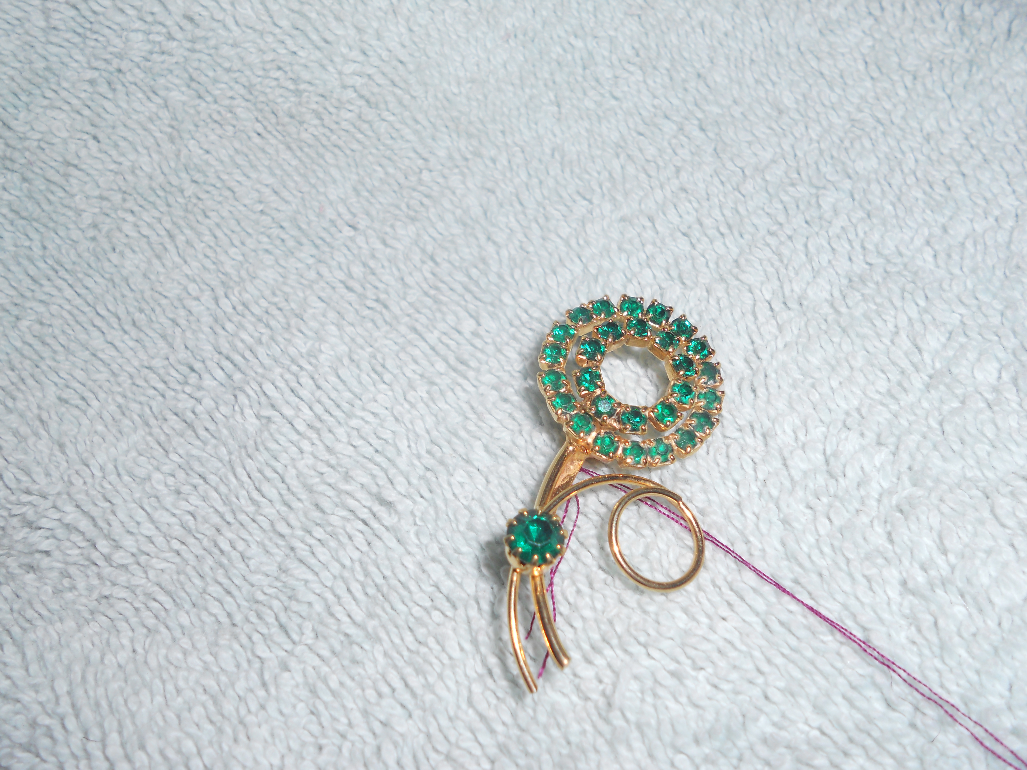 Flower Green Rhinestone Pin Gold Tone 1970s