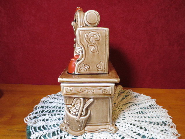 Vintage The Gingerbread Man on Stove Cookie Jar Japan