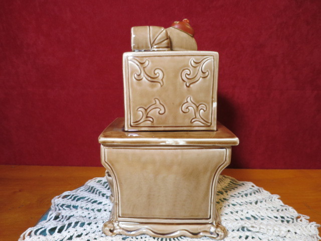 Vintage The Gingerbread Man on Stove Cookie Jar Japan
