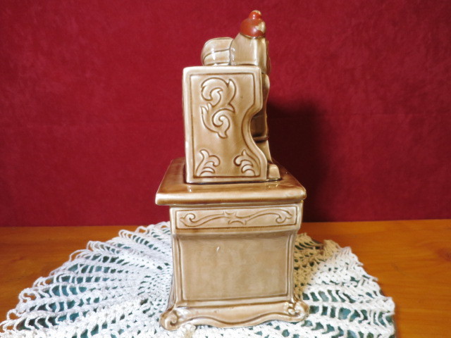 Vintage The Gingerbread Man on Stove Cookie Jar Japan