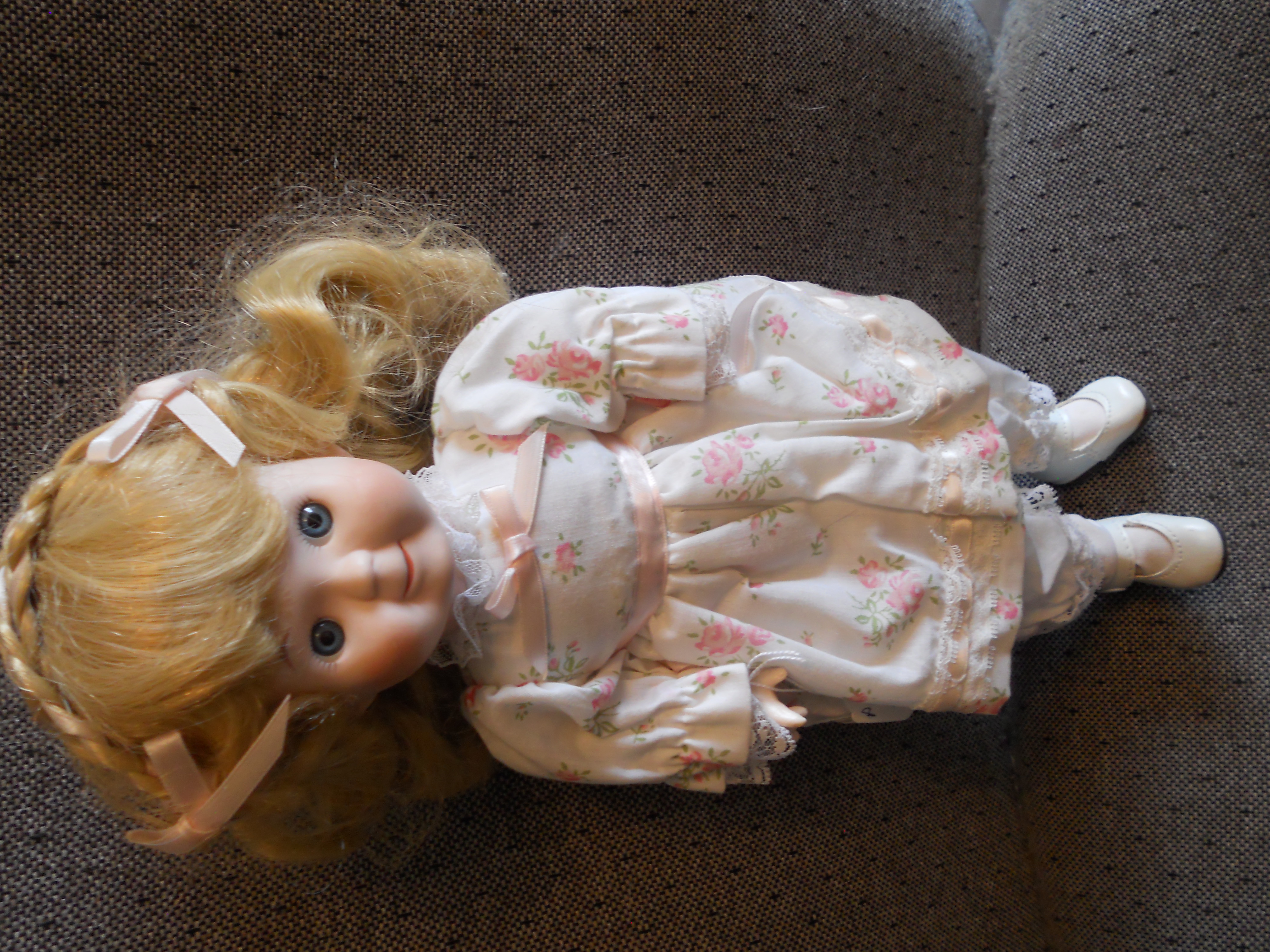 Porcelain Girl Doll resembles Dolly Dingle