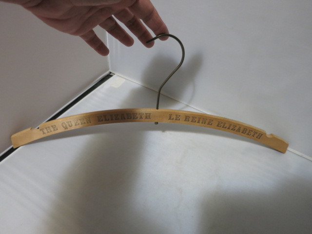 The Queen Elizabeth Le Reine Elizabeth Wooden Coat Hanger
