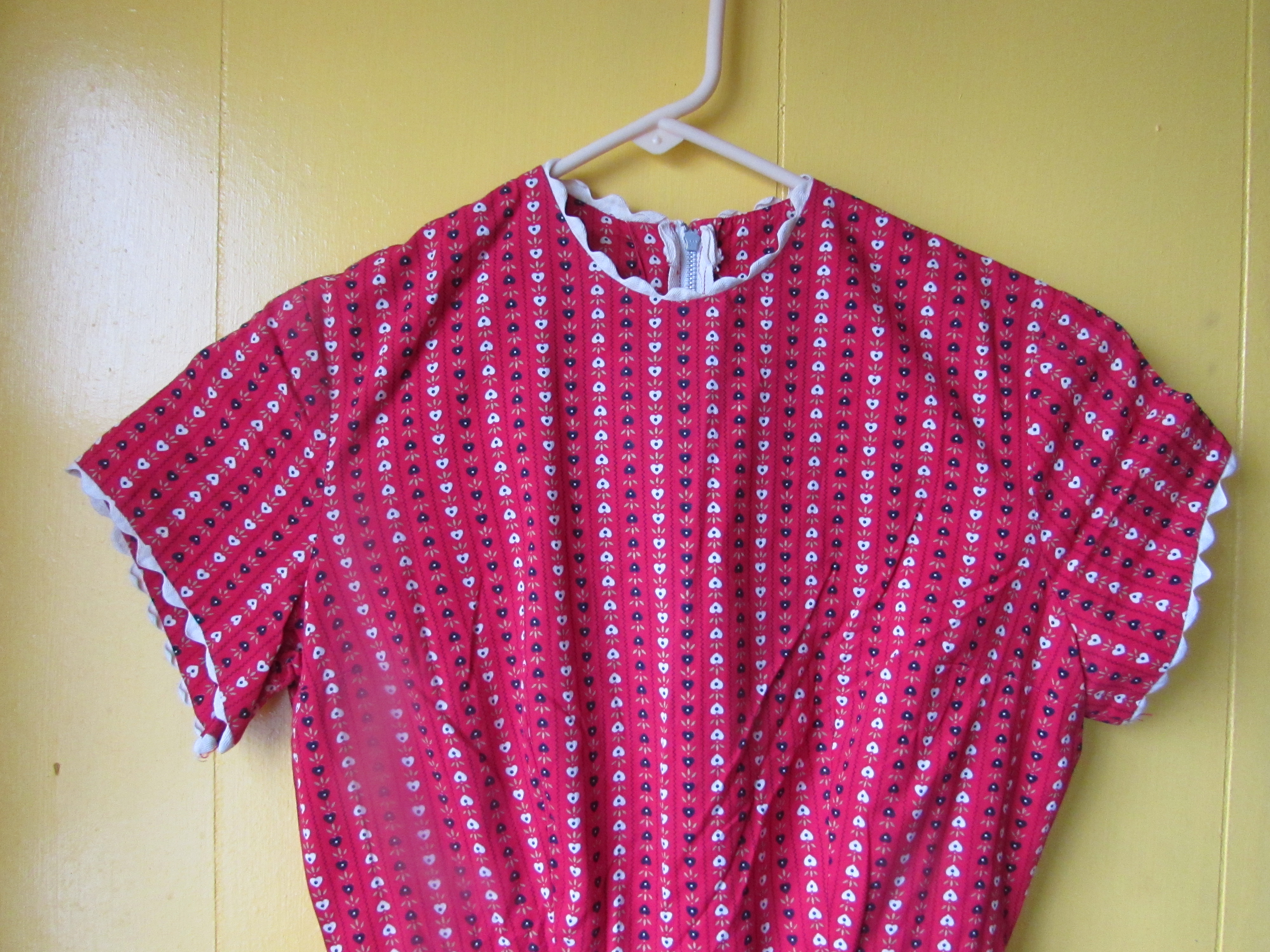 Vintage Girls Dress Age 9 to pre teen Red with Hearts