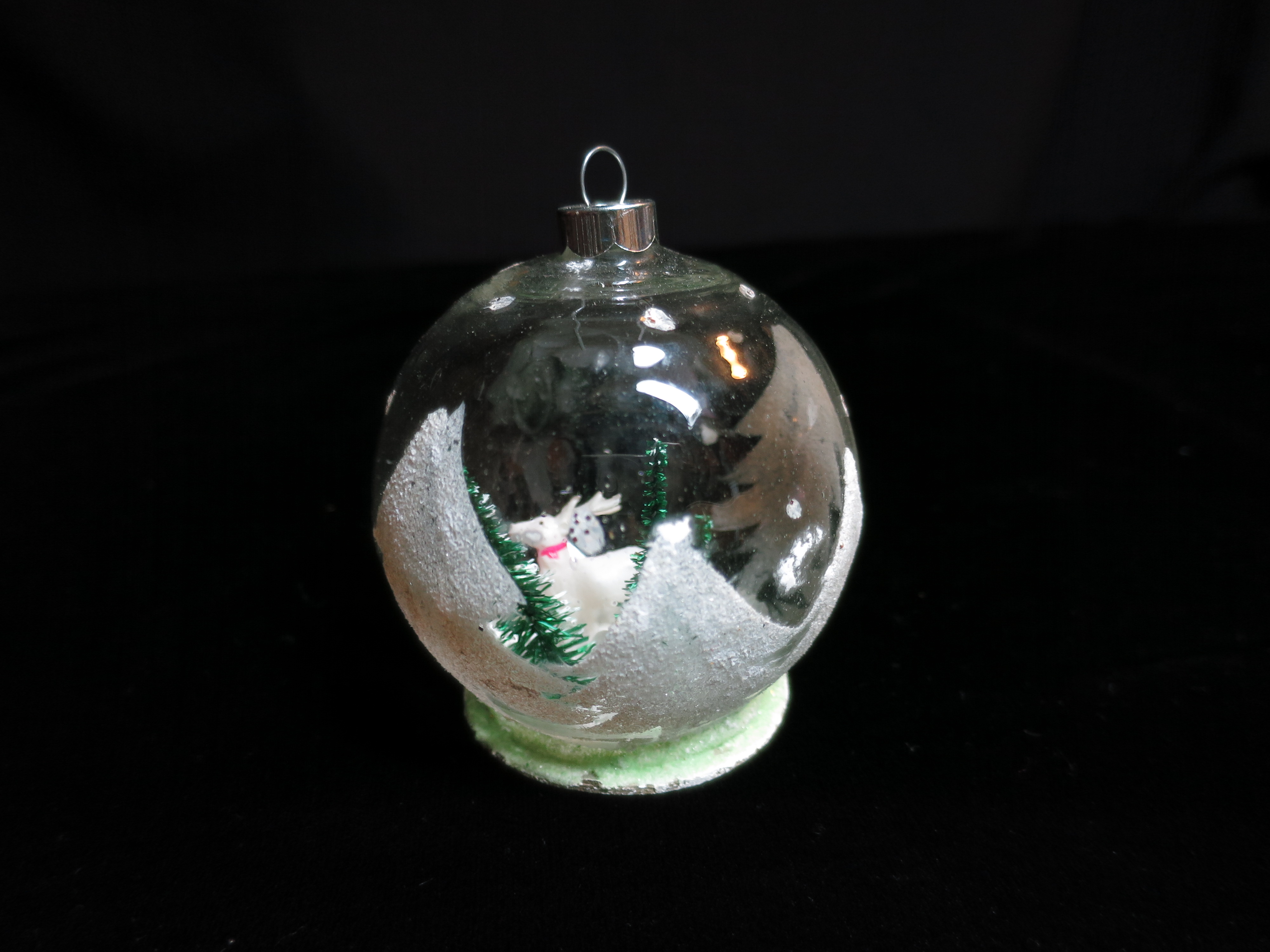 Show Globe Christmas Bulb Deer Bottle Brush Tree pt.