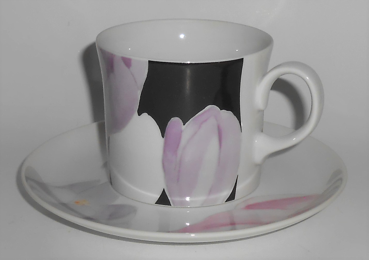 Mikasa Fine China Porcelain Vogue Cup & Saucer Set