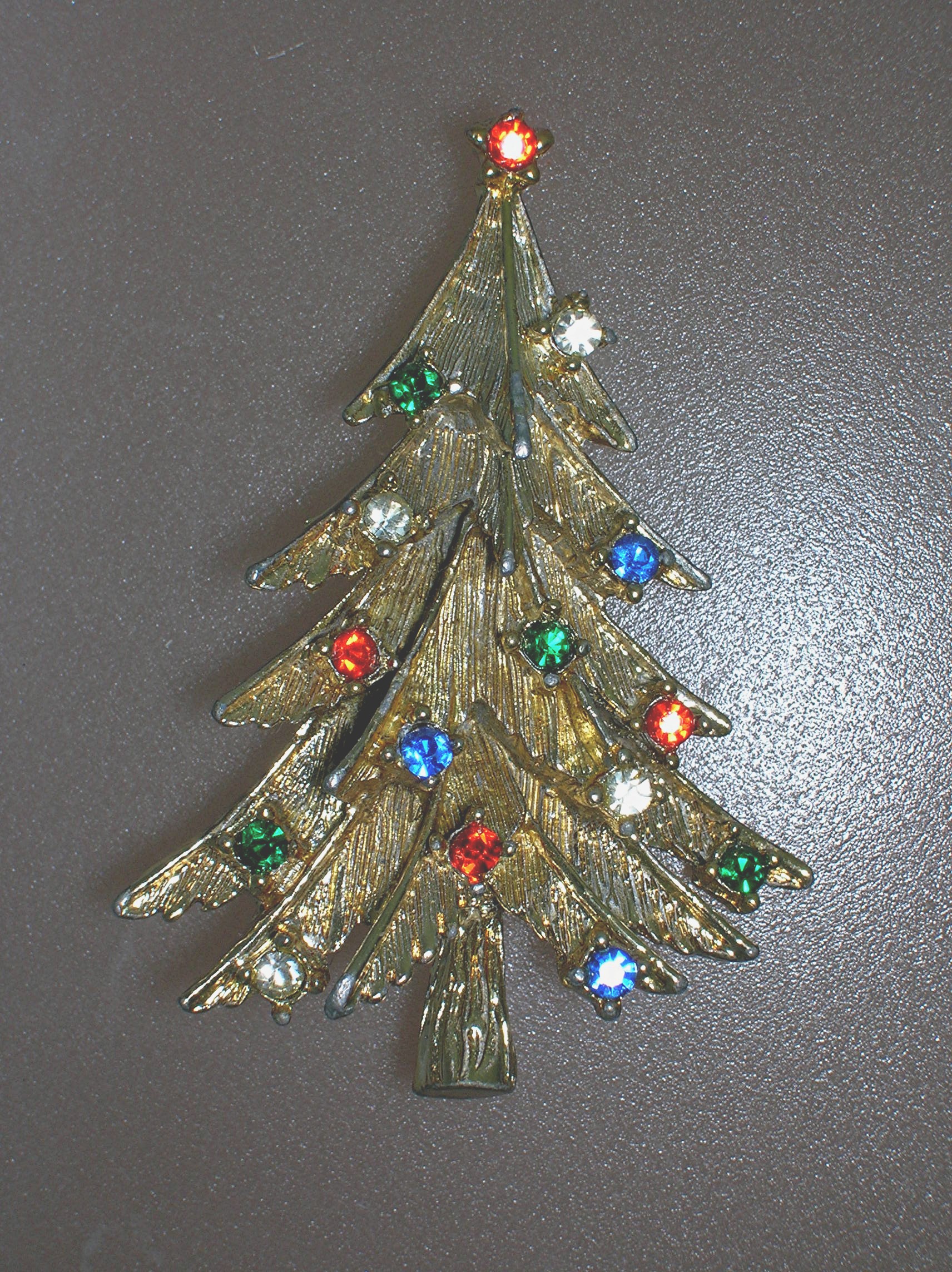 Christmas Tree Goldtone Red Blue Green Crystal Brooch
