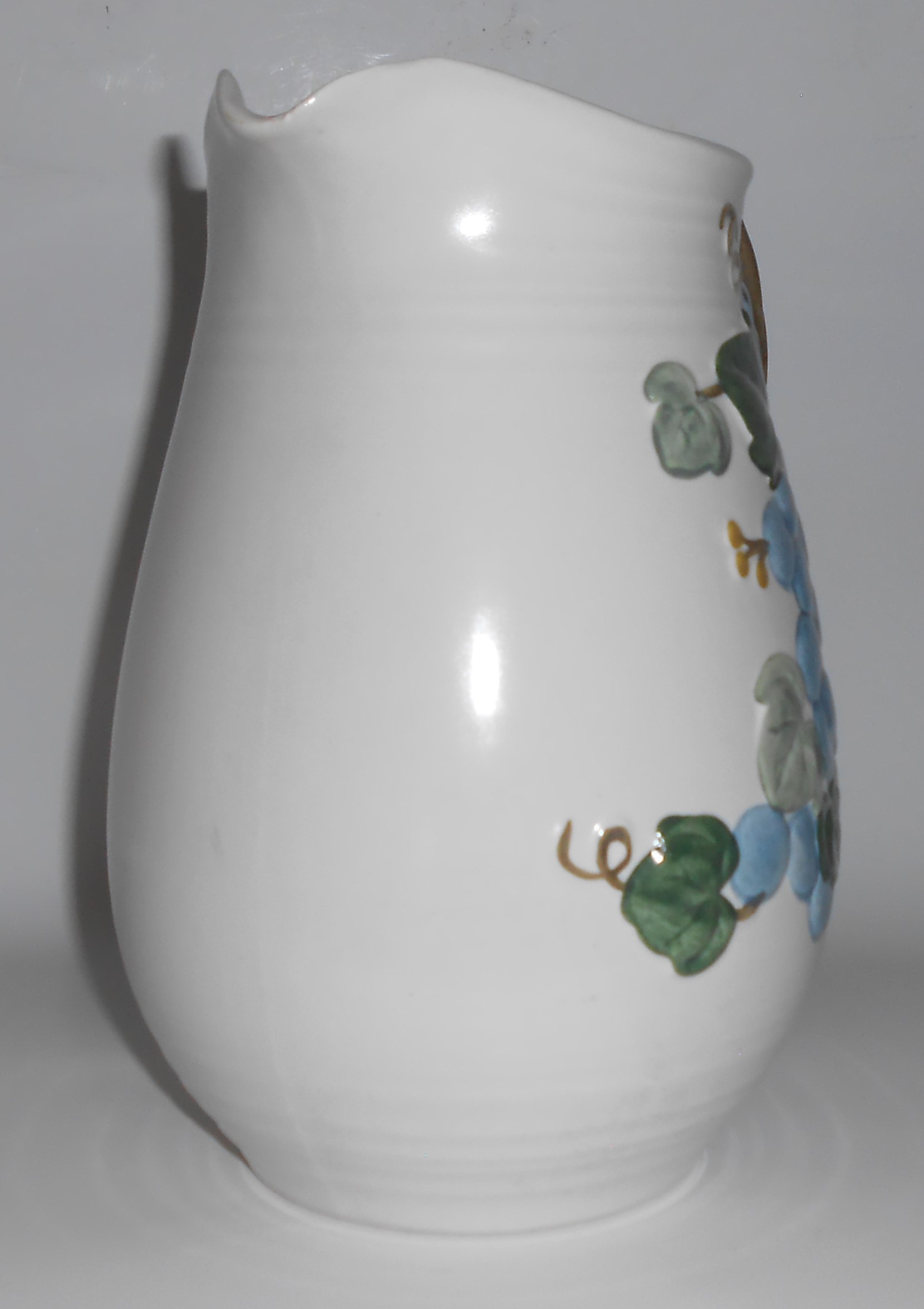 Metlox Pottery Poppy Trail Sculptured Grape 64 Oz Pitch