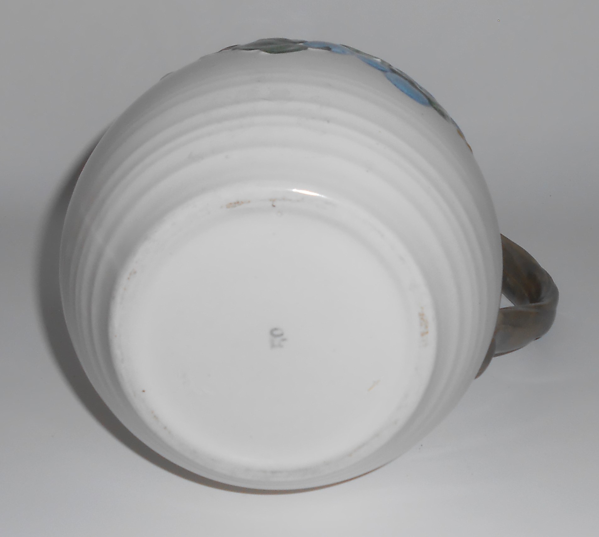 Metlox Pottery Poppy Trail Sculptured Grape 64 Oz Pitch