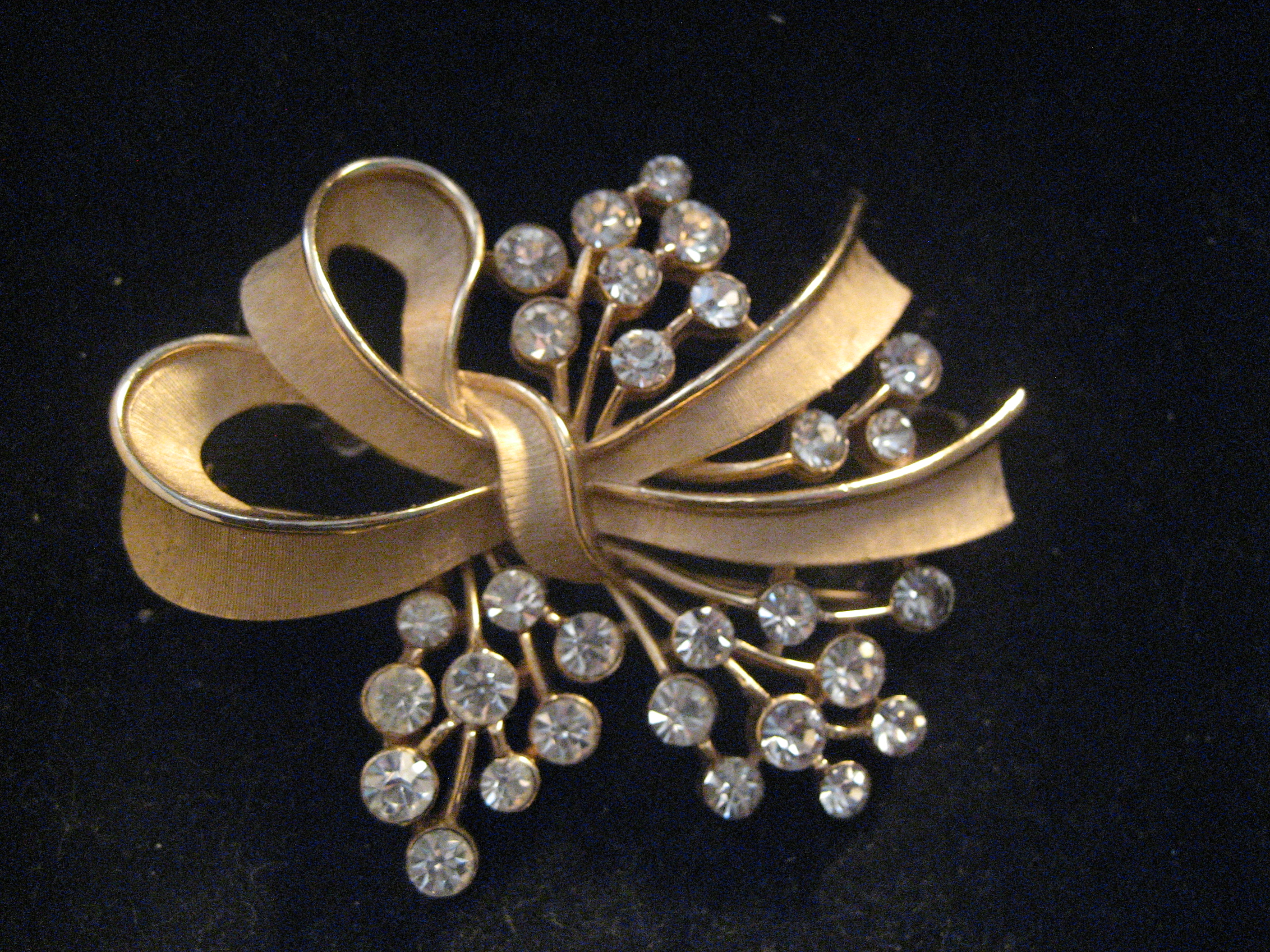Ribbon Design Trifari Brooch