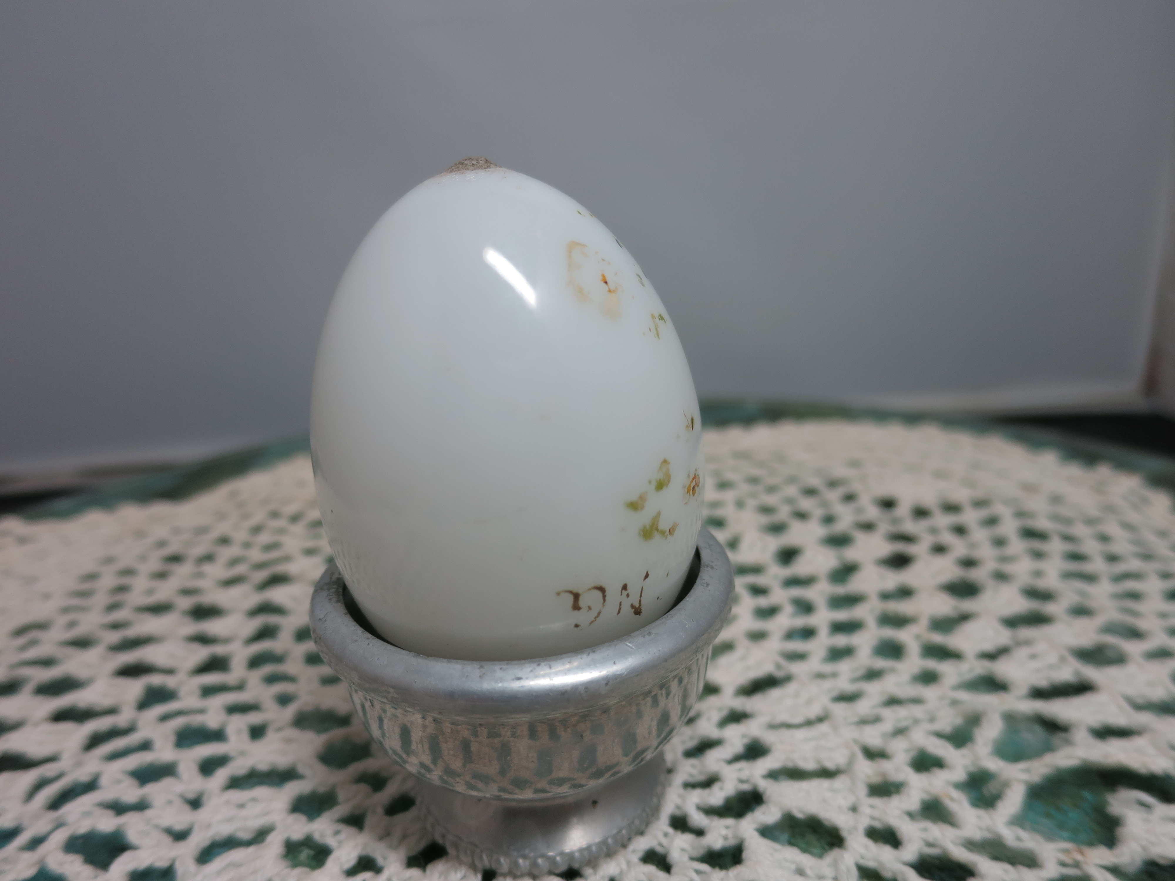 Victorian Blown Glass Egg 2 3/4 inches Brooding Egg