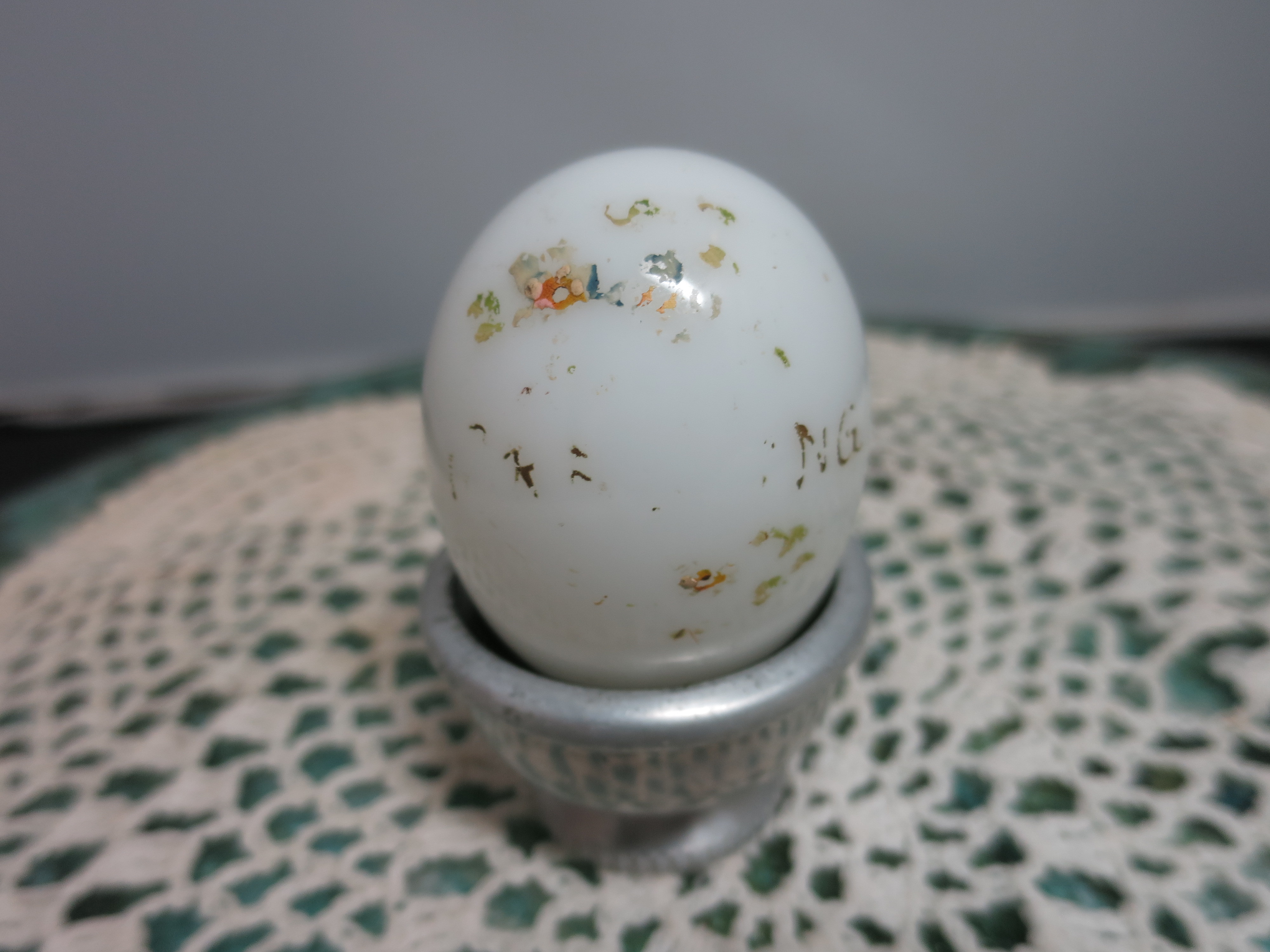 Victorian Blown Glass Egg 2 3/4 inches Brooding Egg