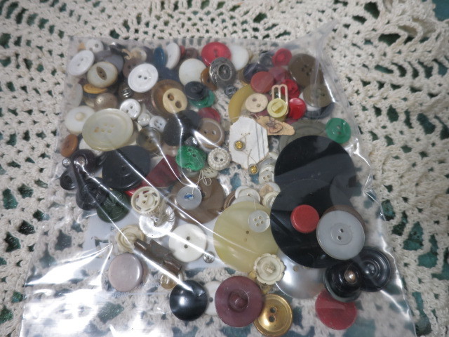 Vintage Used Buttons 116 assorted sizes and types sew craft dolls