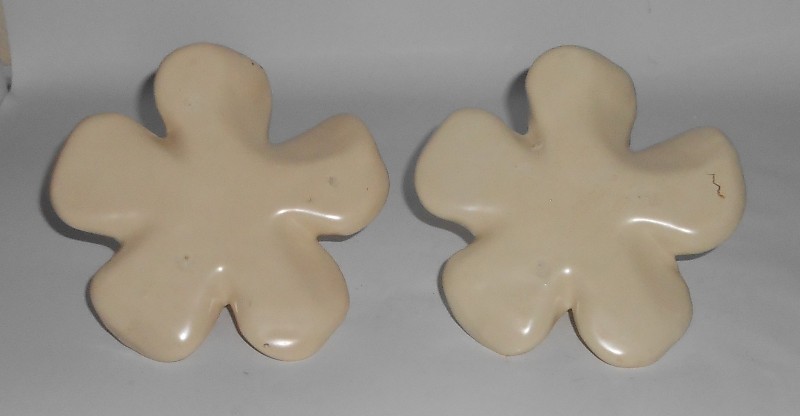 VINTAGE Caliente Pottery Matte Ivory PAIR Lily Pad Candlestick Holders