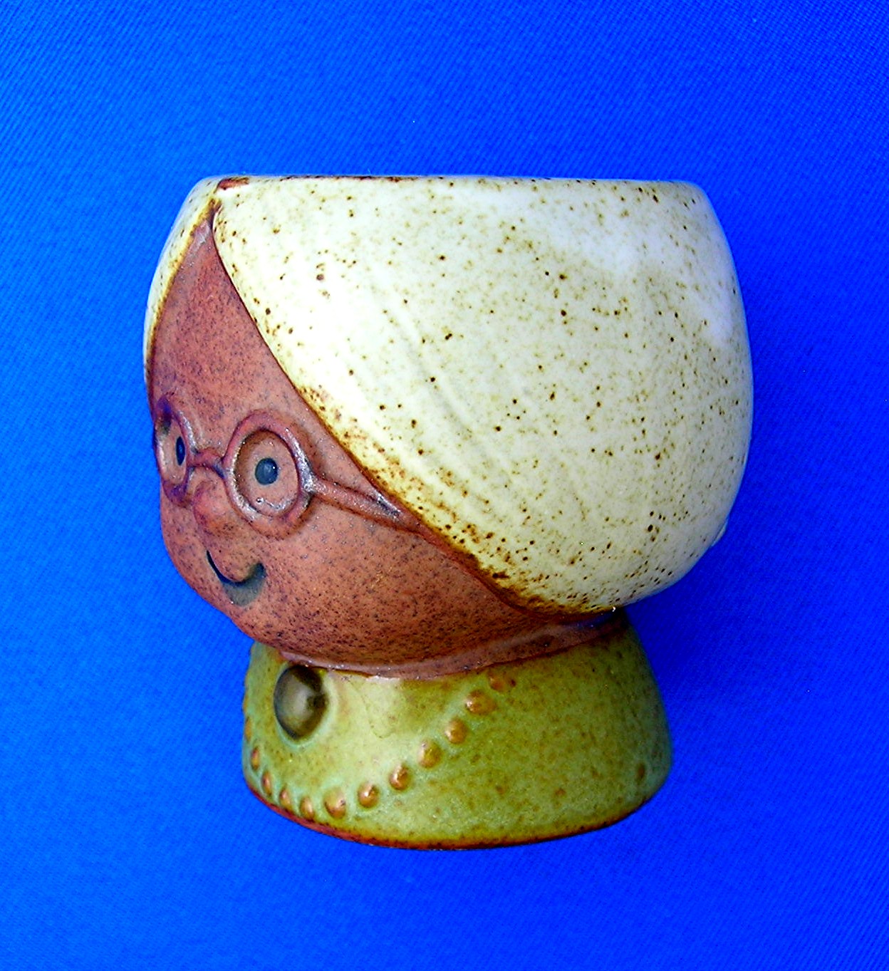 SET OF FOUR POTTERY EGG CUPS Mom Dad and 2 Kids
