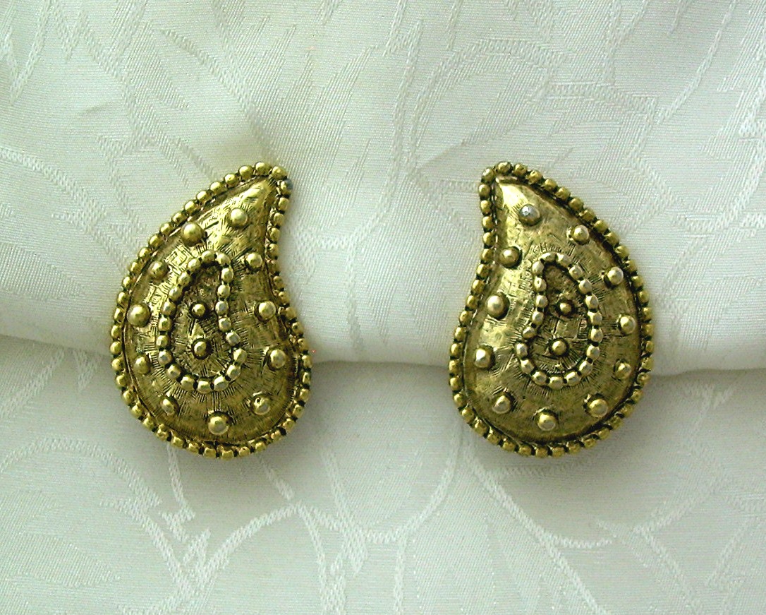 Pear Shaped Goldtone Clip Earrings