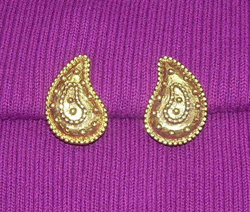 Pear Shaped Goldtone Clip Earrings