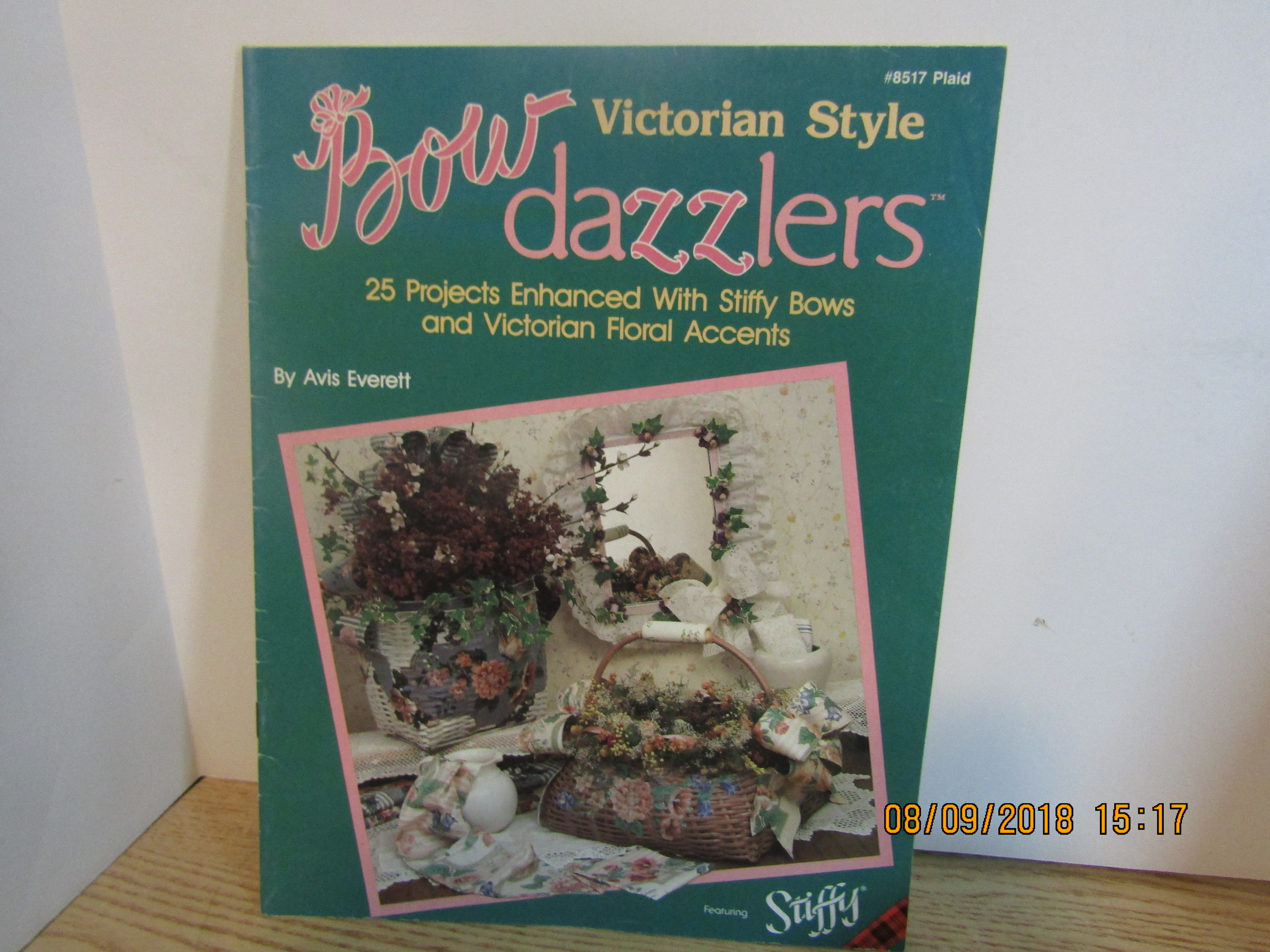 Plaid Craft  Book  Bow Dazzlers Victorian Style  #8517