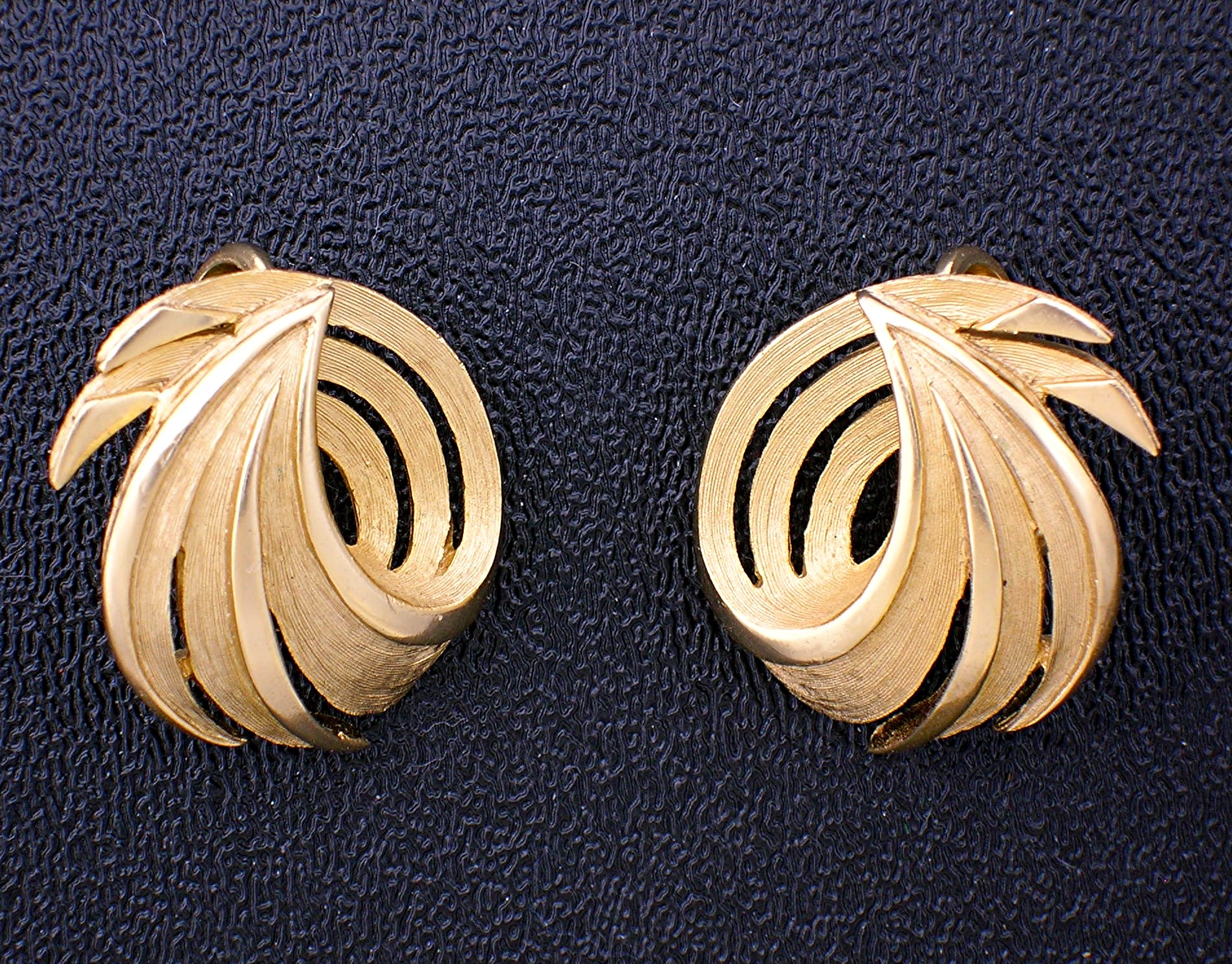 Crown Trifari Brushed Gold Swirl Pull Clip Earrings