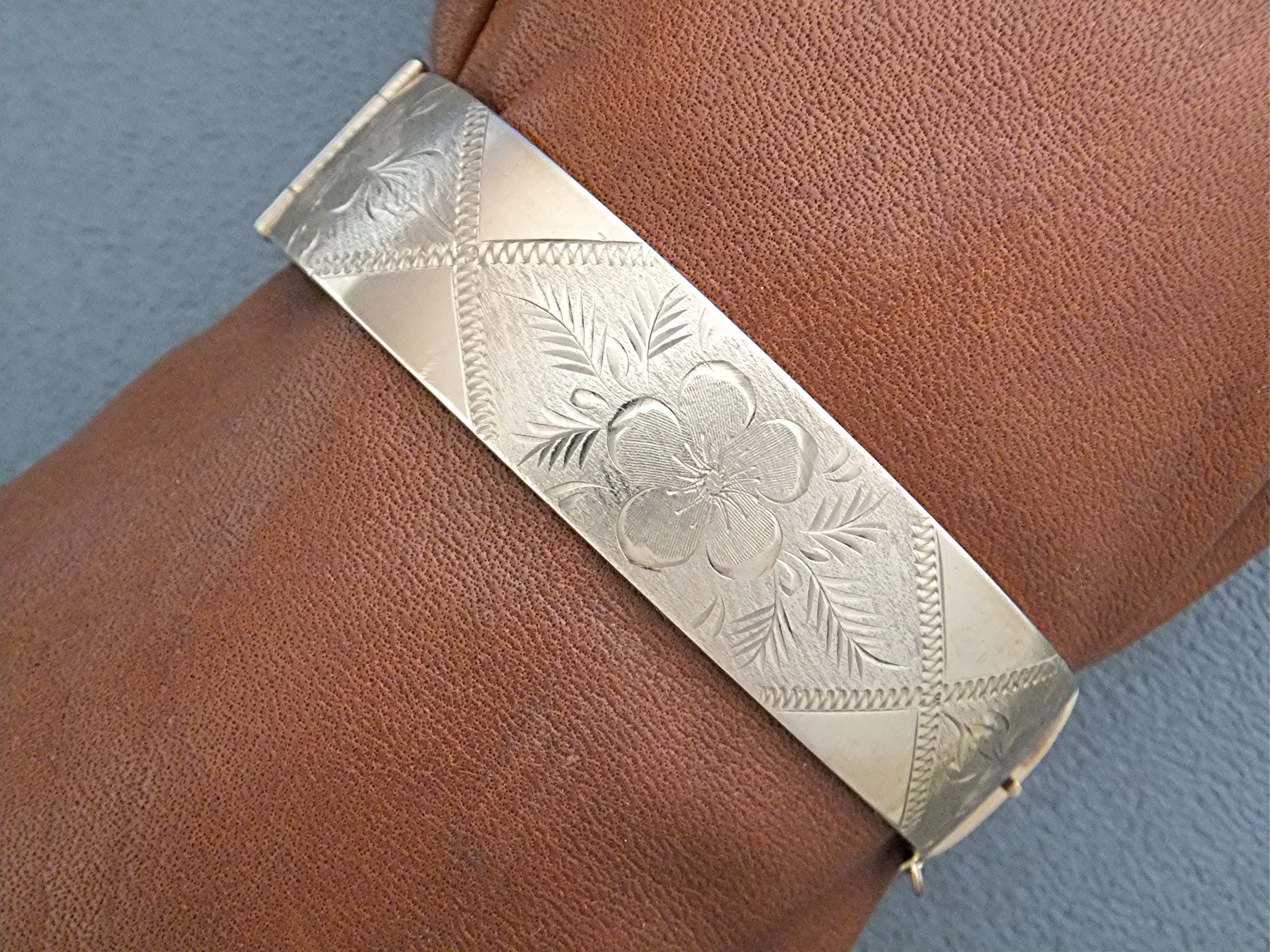 Bracelet Rolled 9ct Gold England 1973