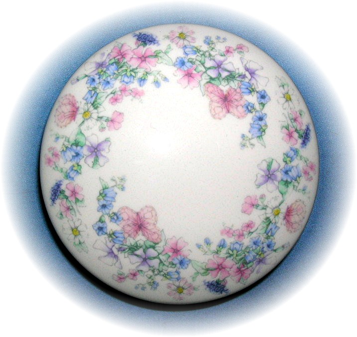 Bone China WEDGEWOOD Floral Trinket Box