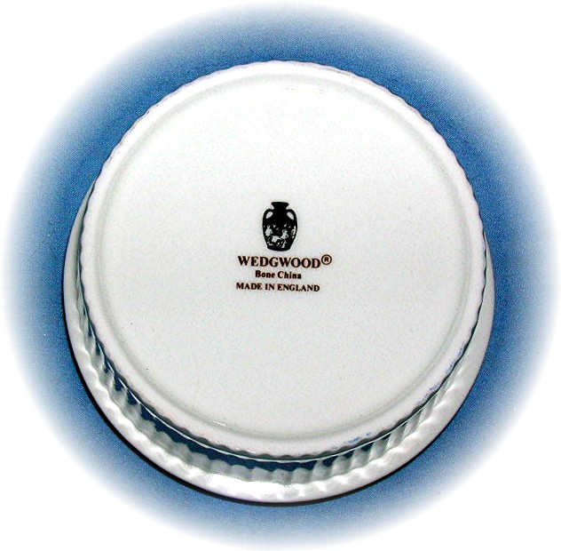 Bone China WEDGEWOOD Floral Trinket Box