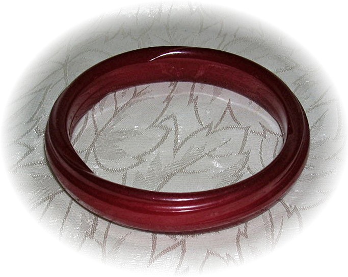 Bakelite Deep Red Swirls Bangle Bracelet 1/2 inch