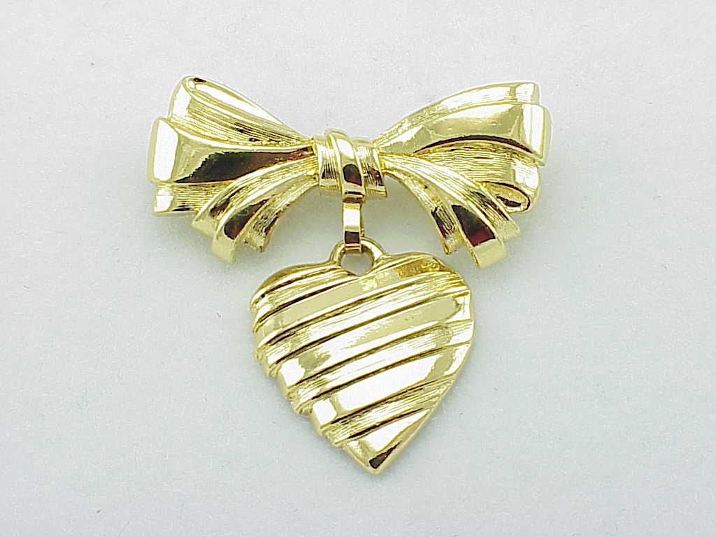 Avon I Love You Mother Dangling Heart And Bow Brooch