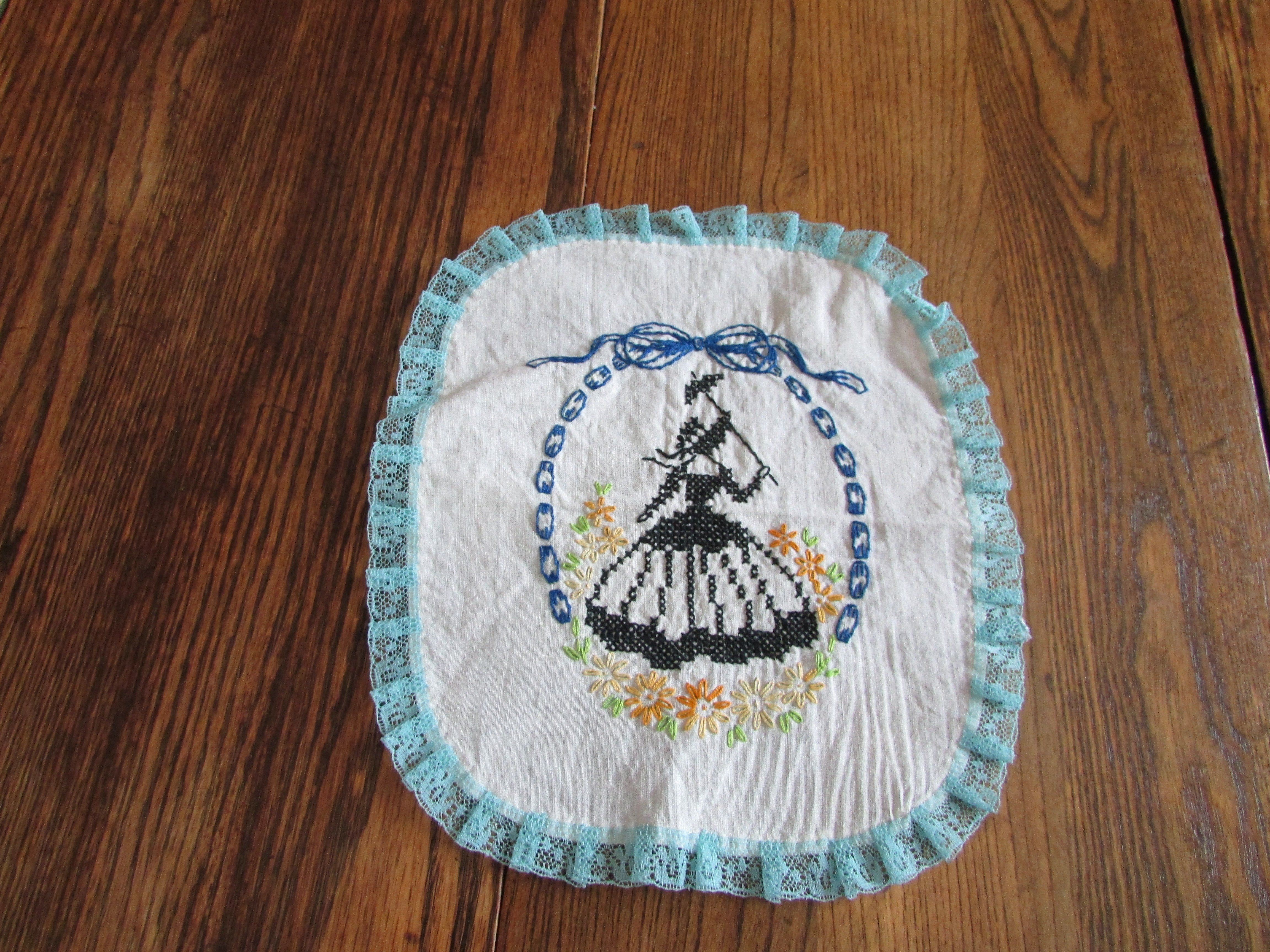 Bonnet Lady Doily