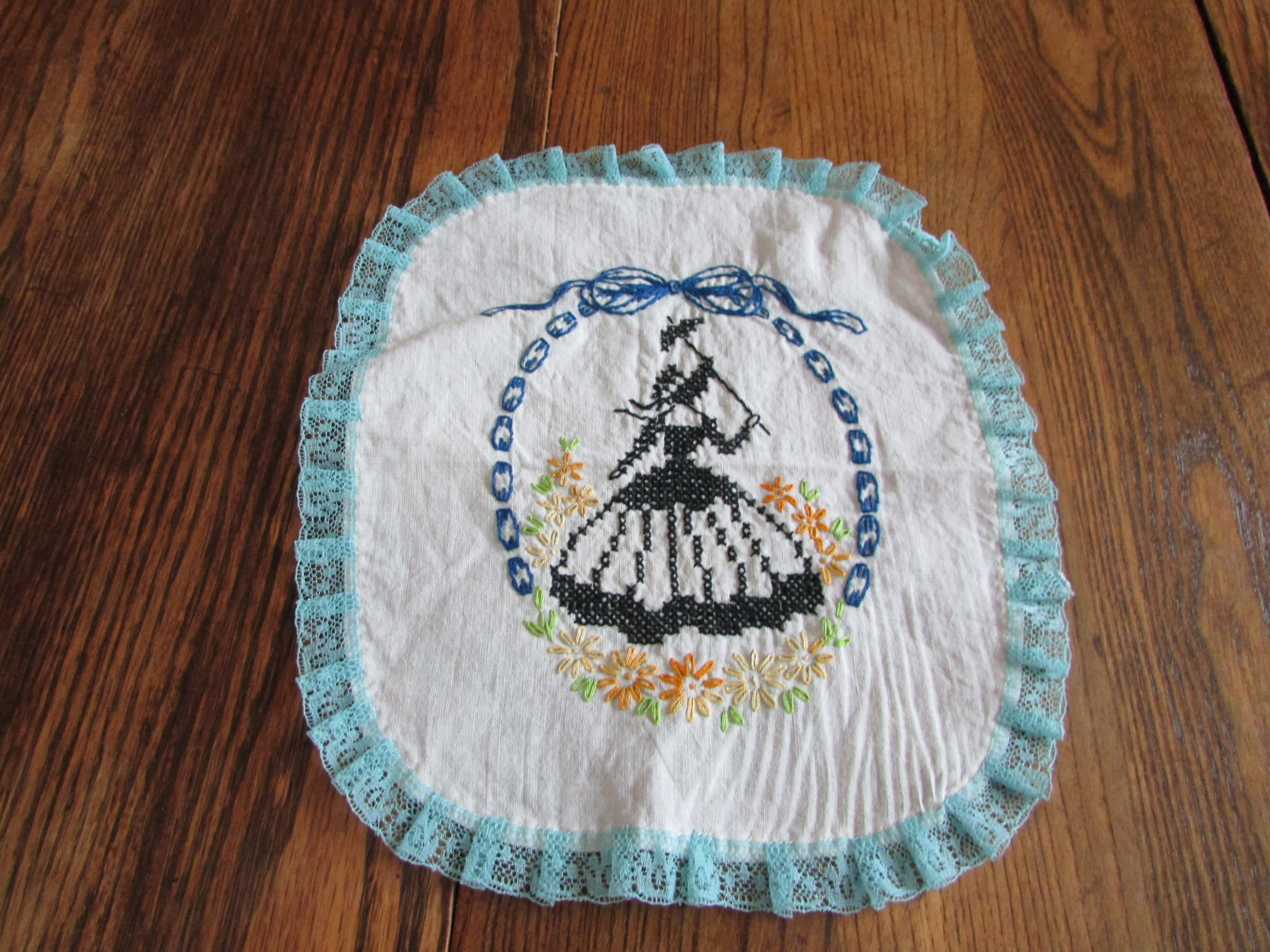 Bonnet Lady Doily