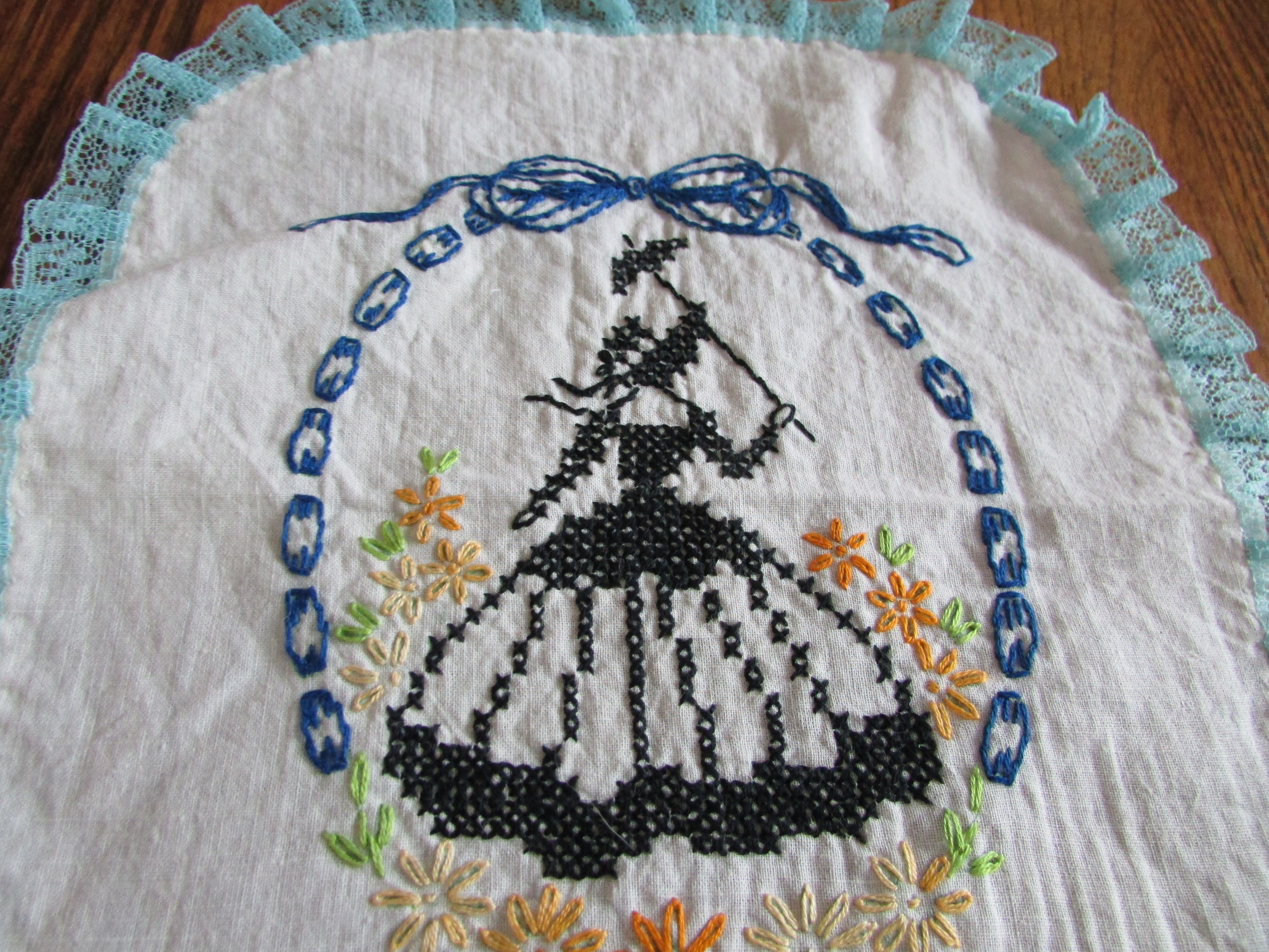 Bonnet Lady Doily