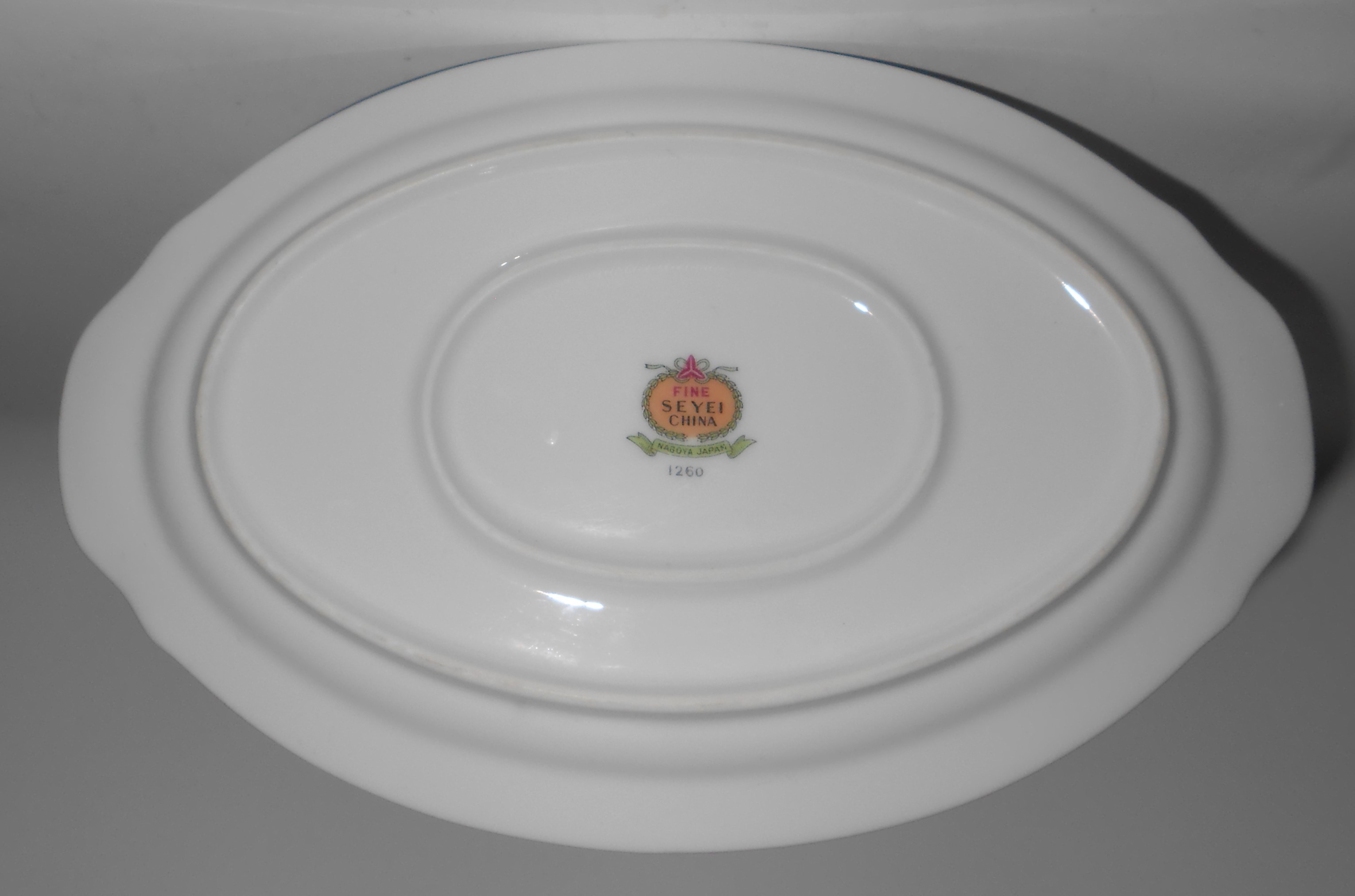 Seyei Fine China Japan Porcelain Black Geometric Gravy