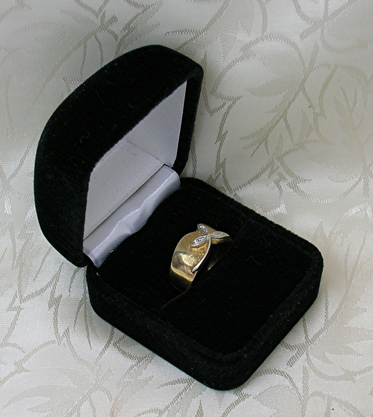 Diamond And 14K Gold Wedding Ring Signed Jason