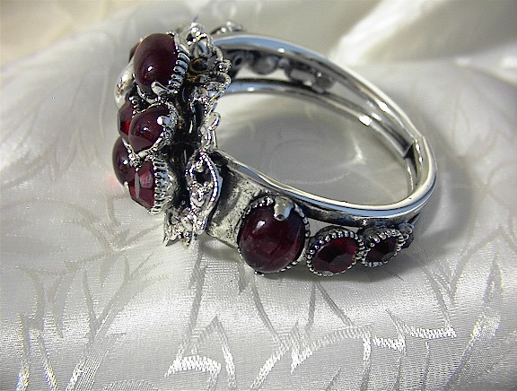 SELRO Ruby Glass Cabochon Bracelet & Clip Earrings