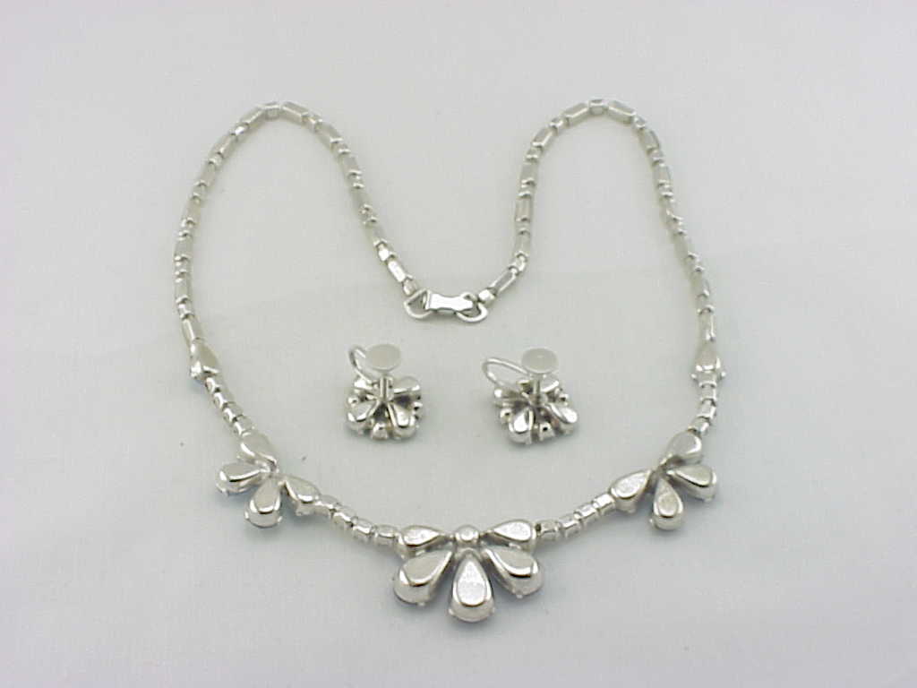 Vintage Blue And Clear Rhinestone Necklace Screwback Earrings Set