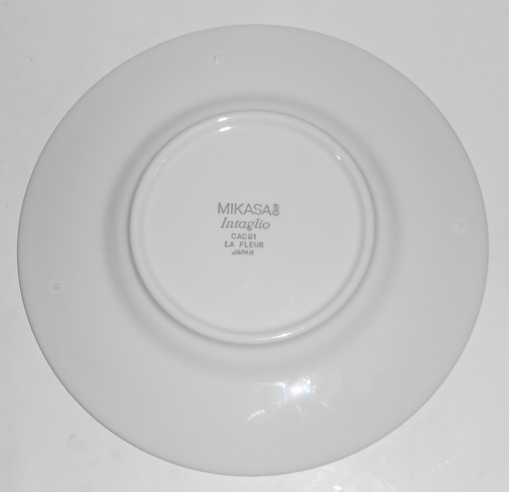 Mikasa China CAC91 Intaglio La Fleuer Bread Plate
