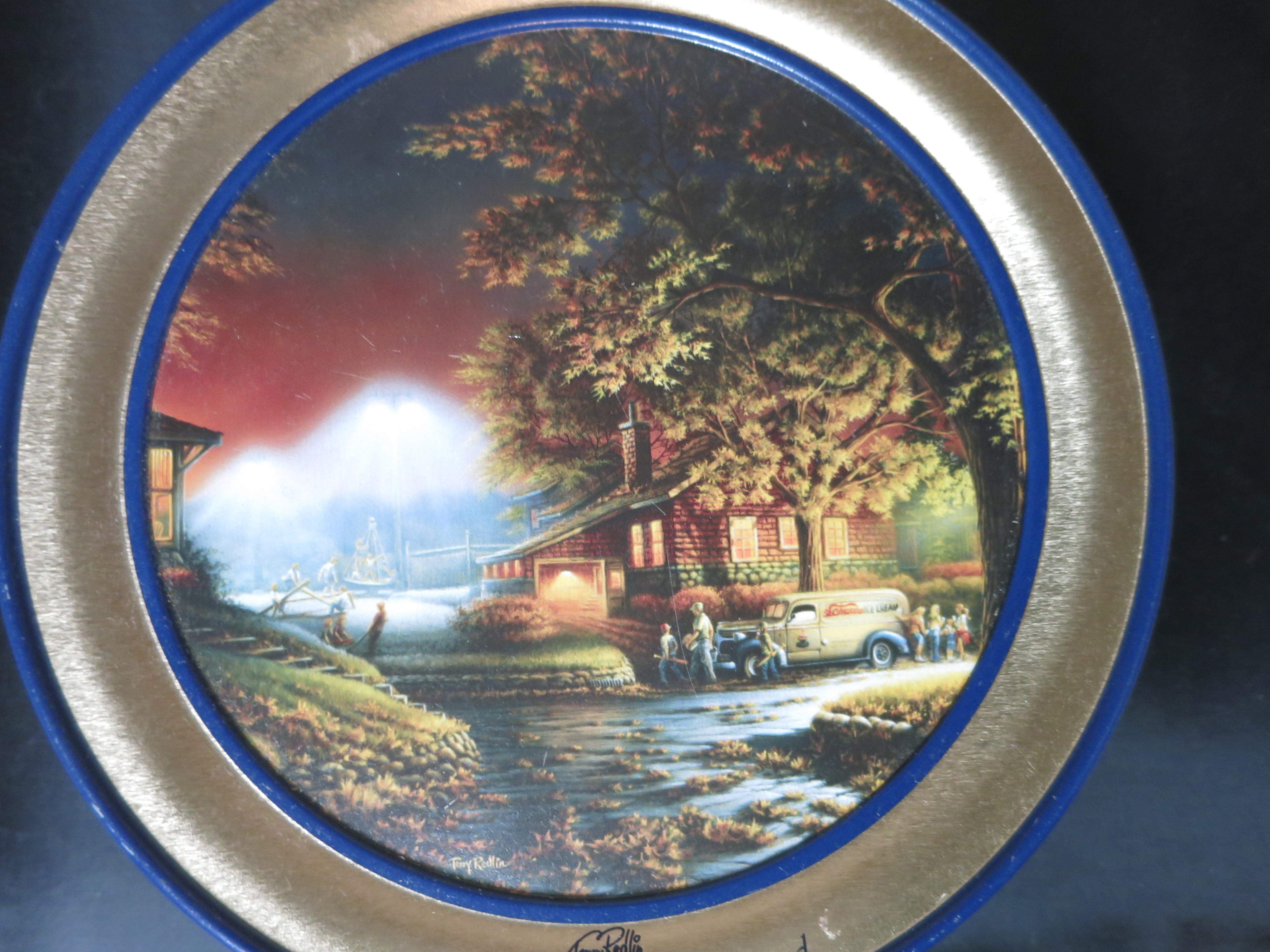 Currier and Ives Highlight of the Neighborhood Tin Schwan's 2002