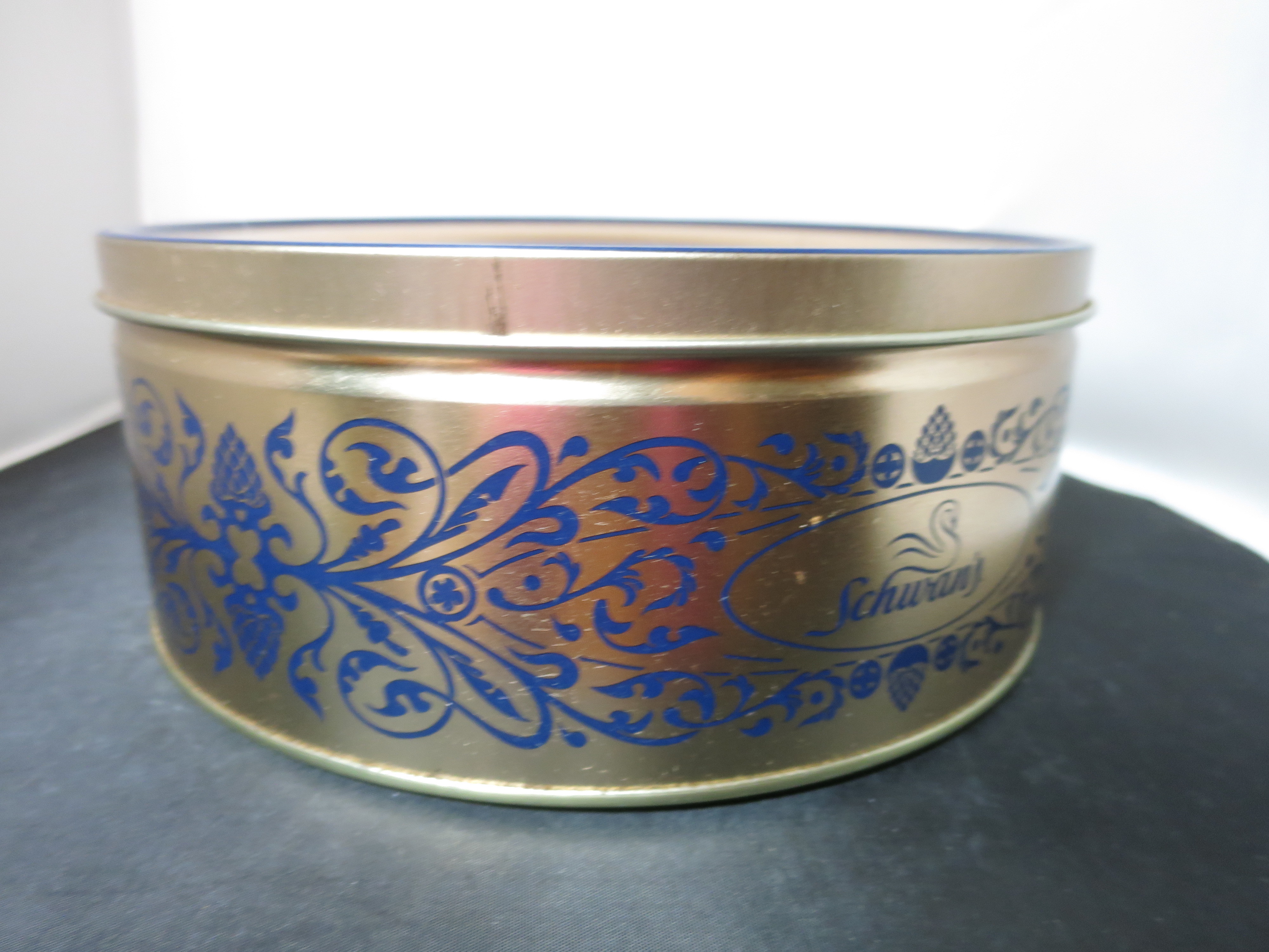 Currier and Ives Highlight of the Neighborhood Tin Schwan's 2002